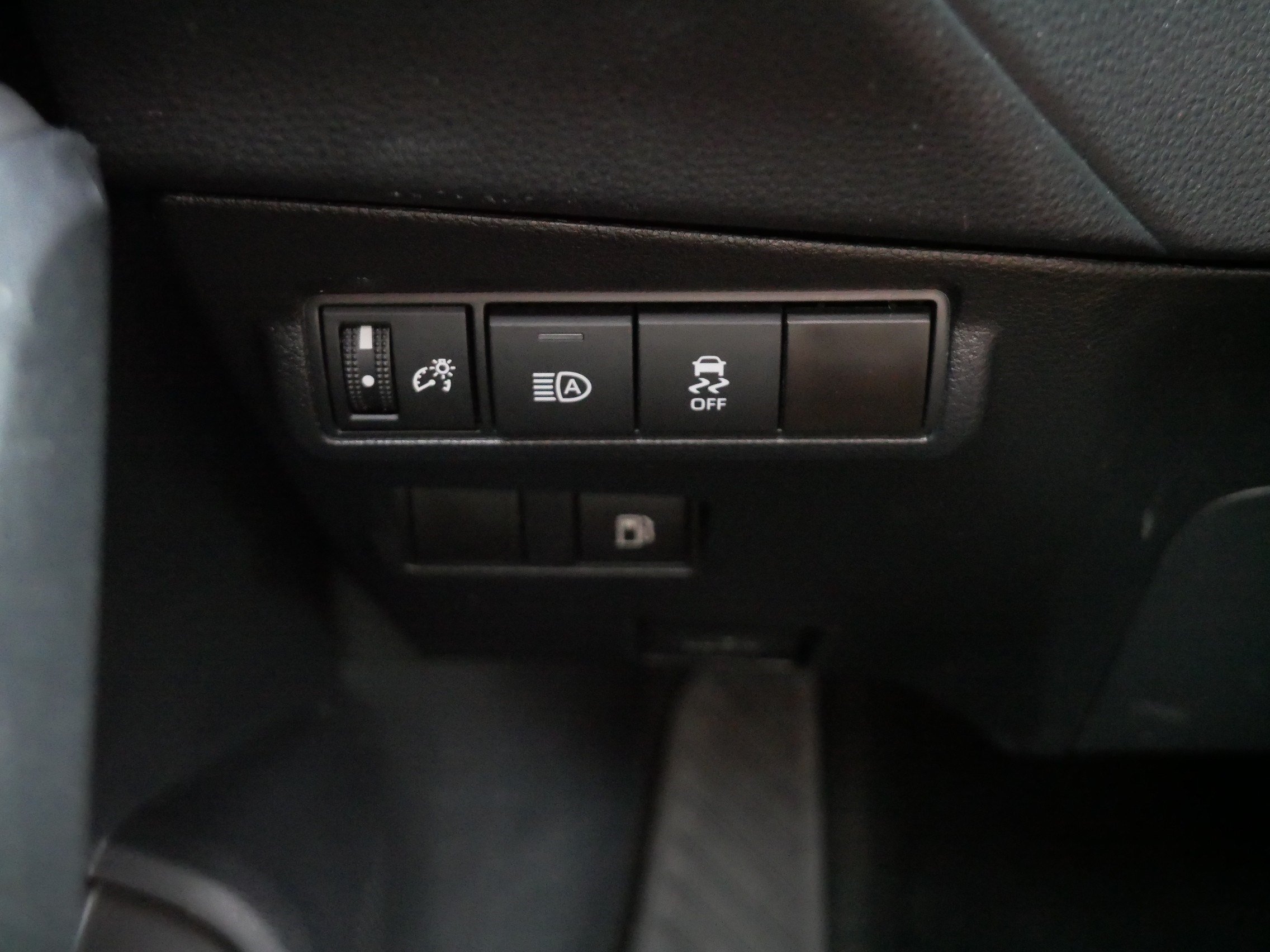 Certified Used 2023 SONIC SILVER Toyota Hybrid SE image 27