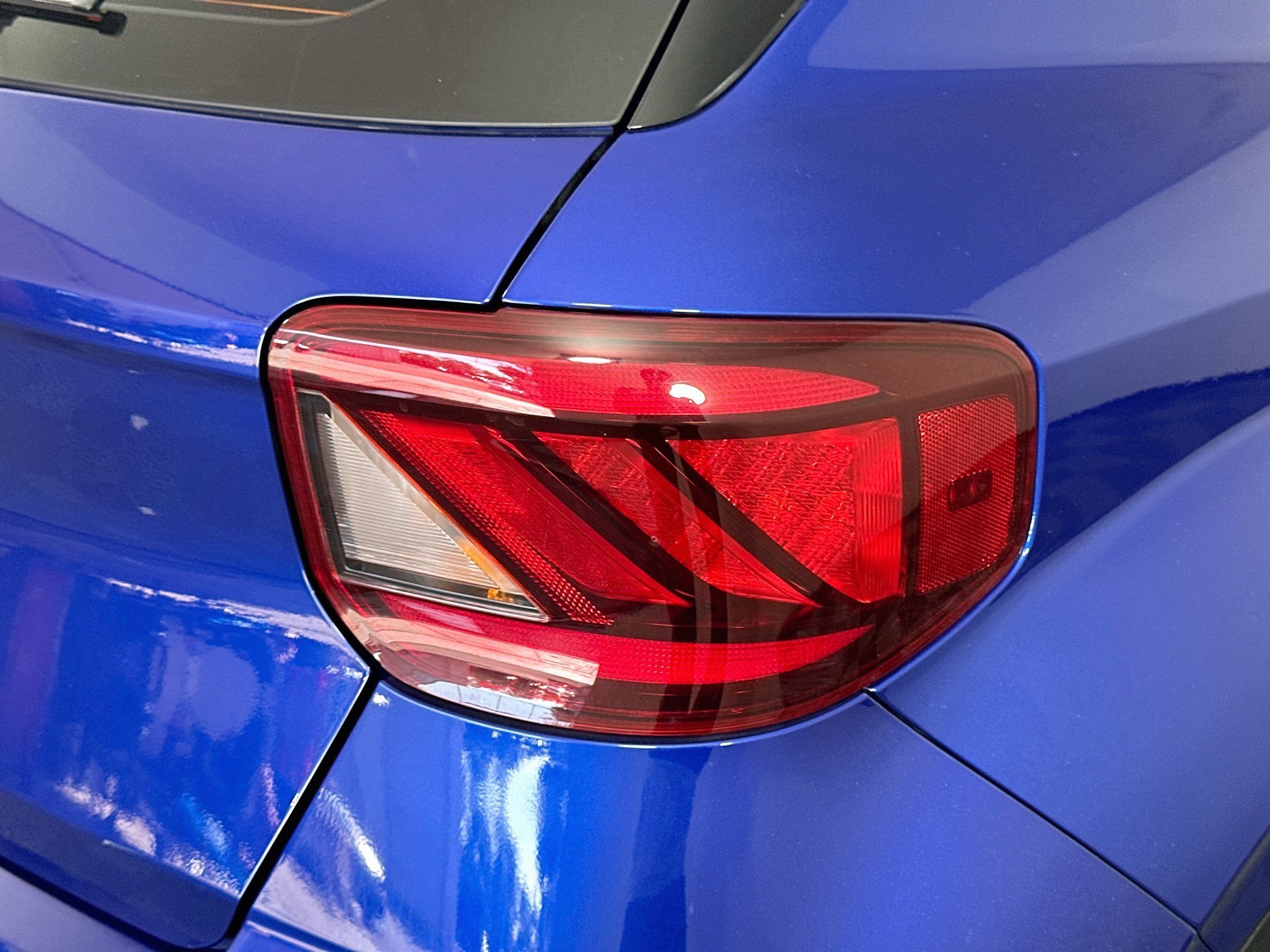 Used 2022 Intense Blue Hyundai Limited image 24