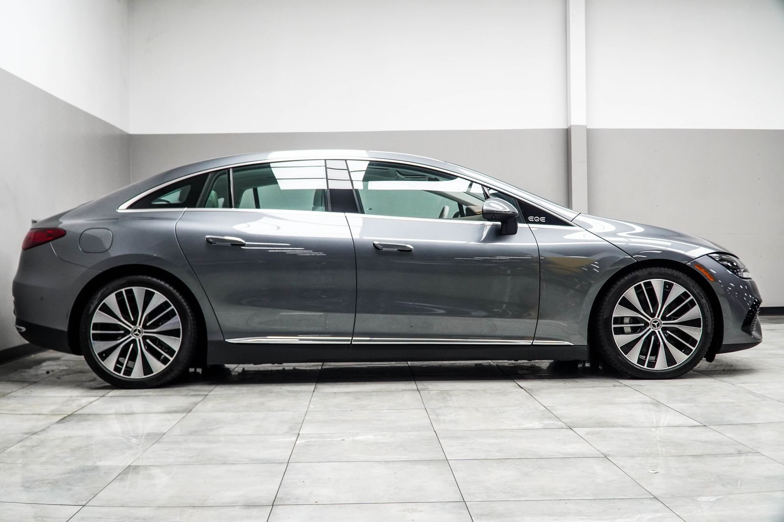 Used 2025 Gray Mercedes-Benz 500 Sedan image 7