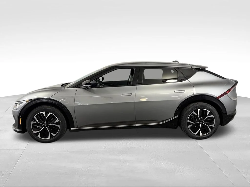 Used 2024 Steel Gray Kia Wind image 10