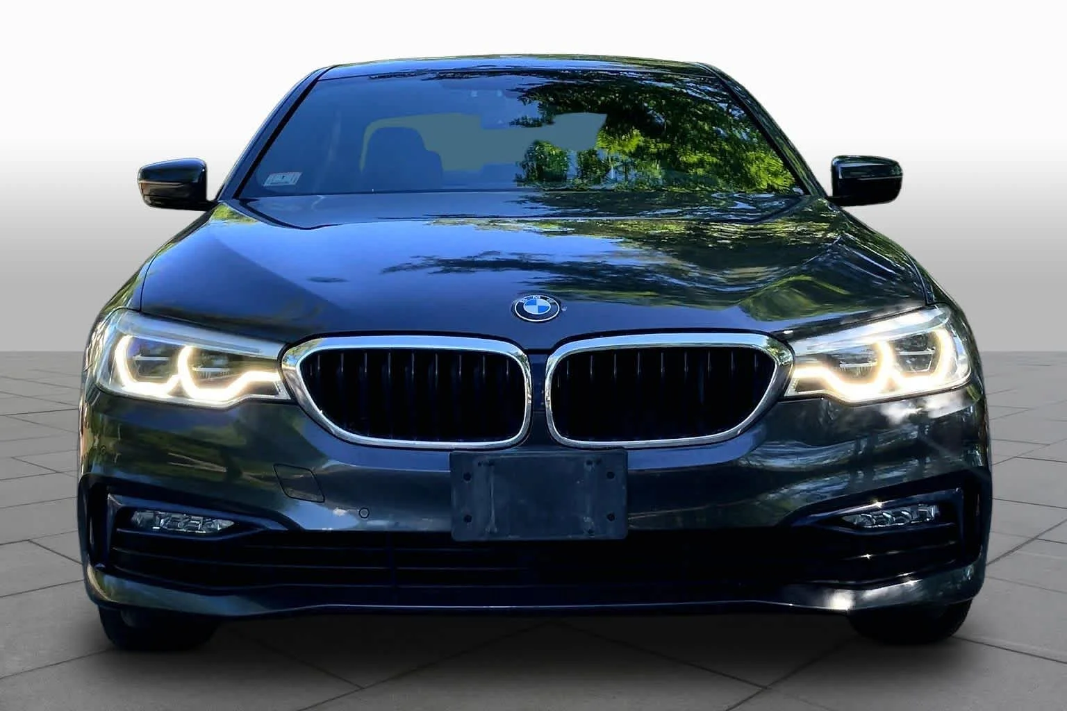 Used 2017 Dark Graphite Metallic BMW 540i xDrive image 3