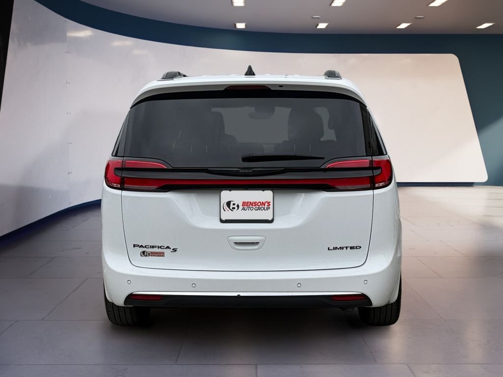 Used 2025 White Chrysler Limited image 4