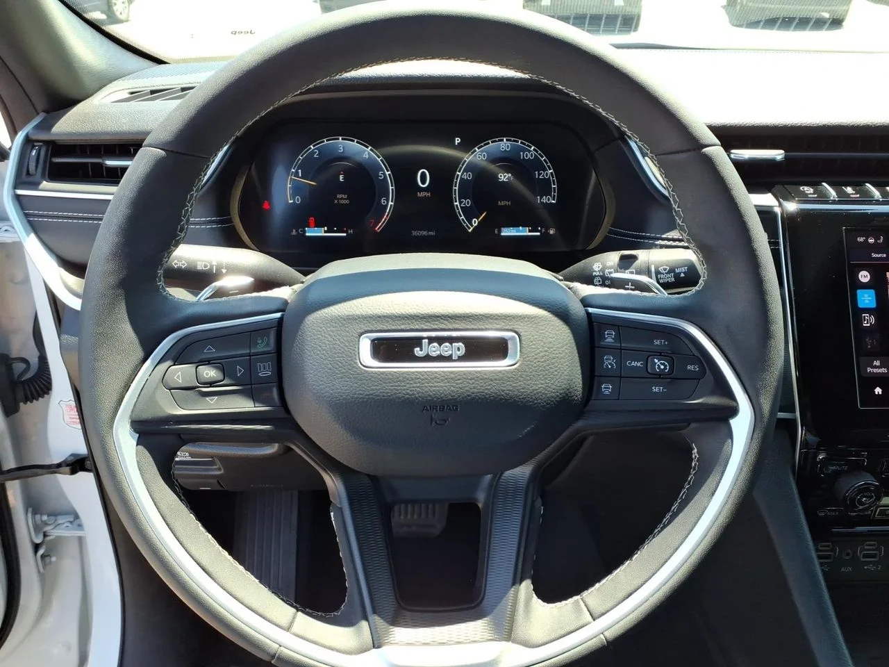 Used 2025 White Jeep Altitude image 9