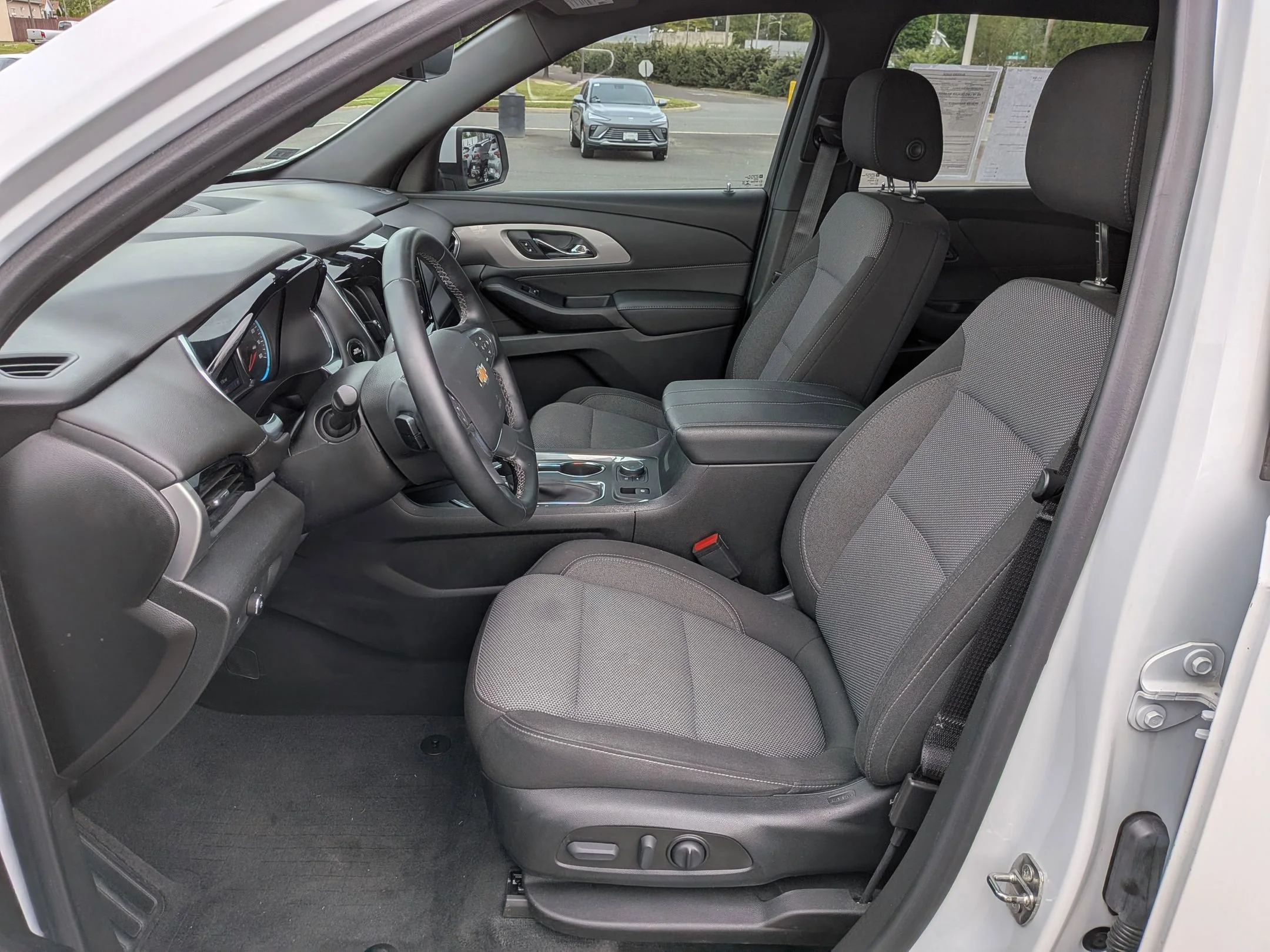 Used 2023 Summit White Chevrolet LT Cloth image 18