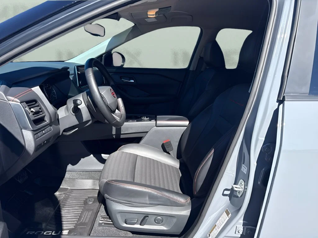 Used 2025 Gray Nissan Rock Creek image 9