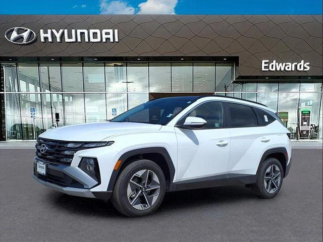 New 2025 White Hyundai SEL Convenience image 1