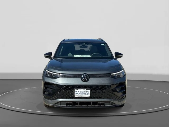 2026 Volkswagen Tiguan photo 2