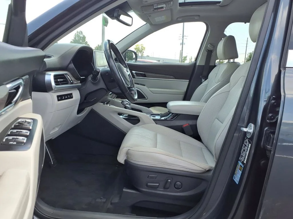 Used 2020 Gravity Gray Kia SX image 17