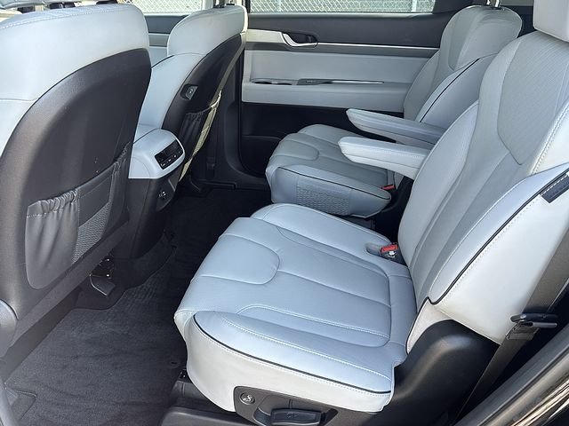 Used 2024 Black Hyundai SEL image 18