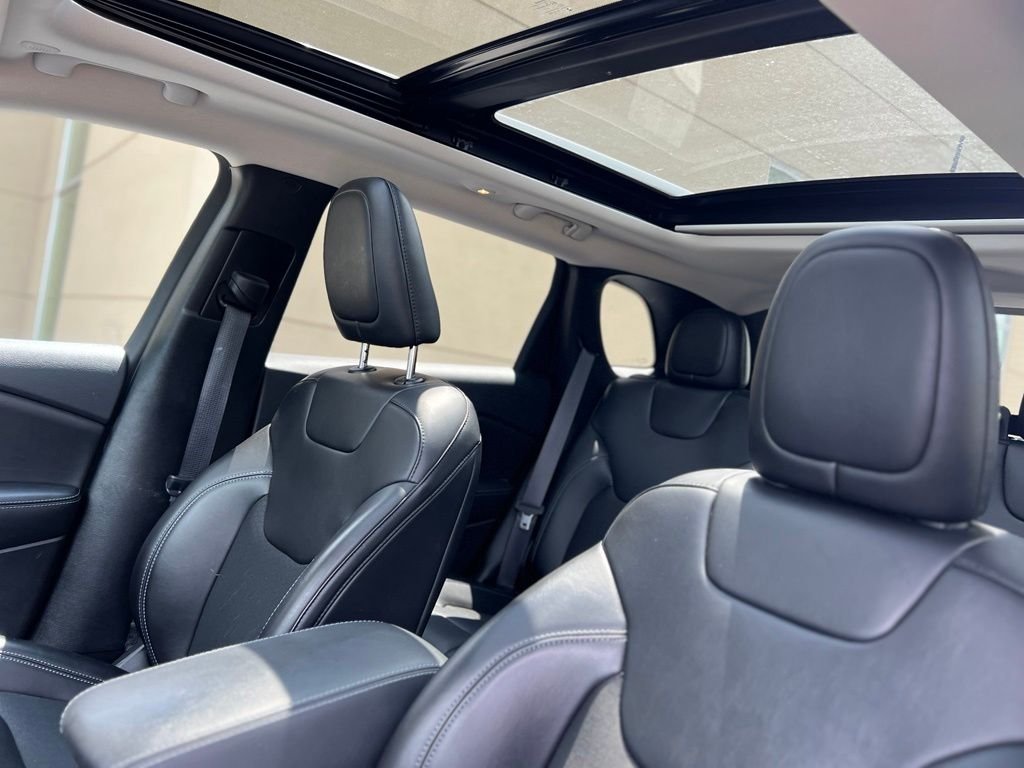 Used 2020 Blue Jeep Latitude Plus image 13