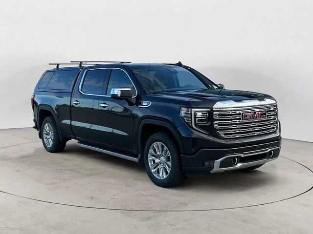 Used 2023 Titanium GMC Denali image 7