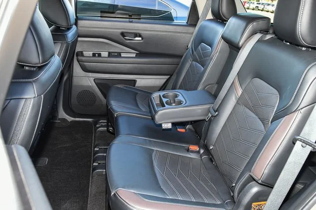Used 2025 White Nissan Platinum image 20