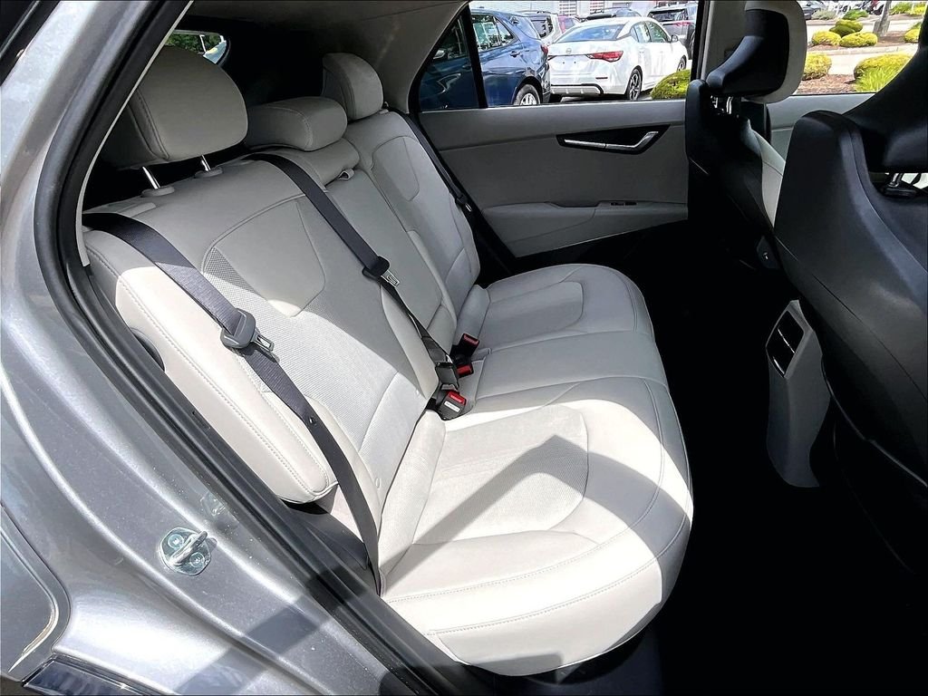 Used 2023 Gray Kia Wind image 16