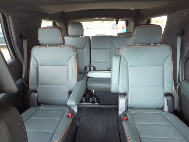 Used 2025 White GMC AT4 image 28