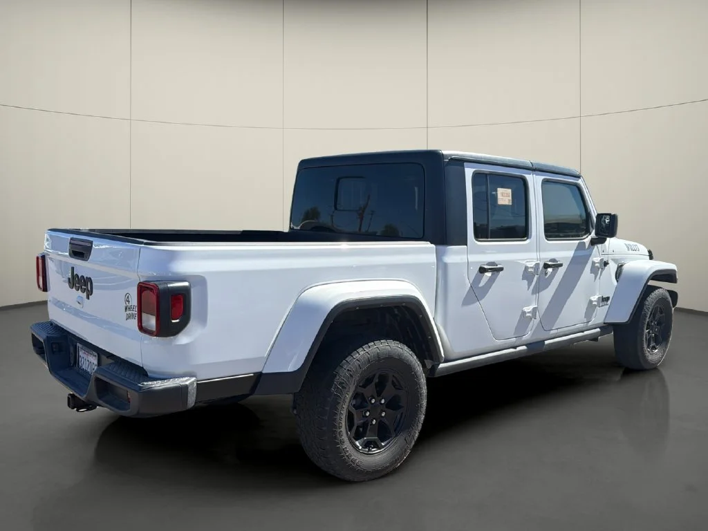 Used 2022 White Jeep Willys image 7