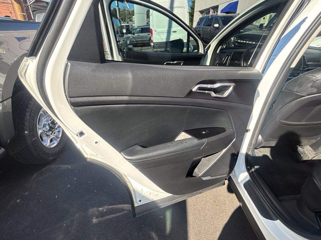 Used 2023 White Kia EX image 19