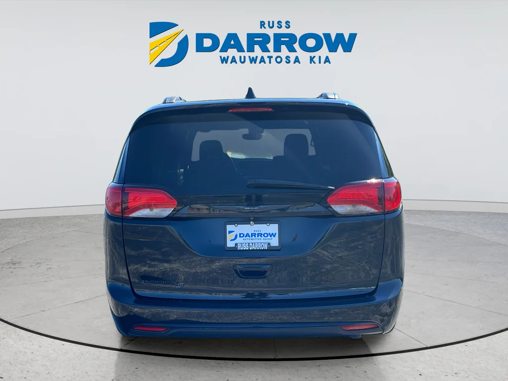 Used 2020 Black Chrysler Touring L image 4