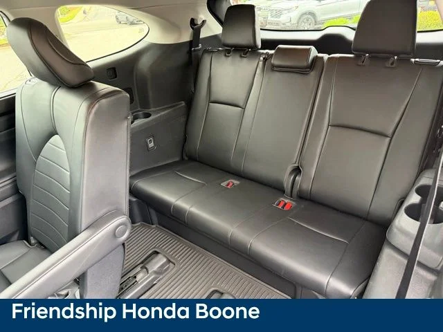 Used 2020 Silver Toyota XLE image 39