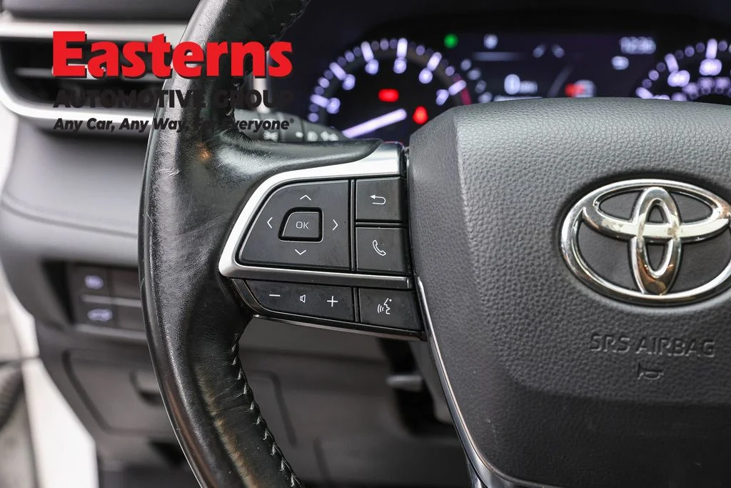 Used 2021 White Toyota XLE image 15