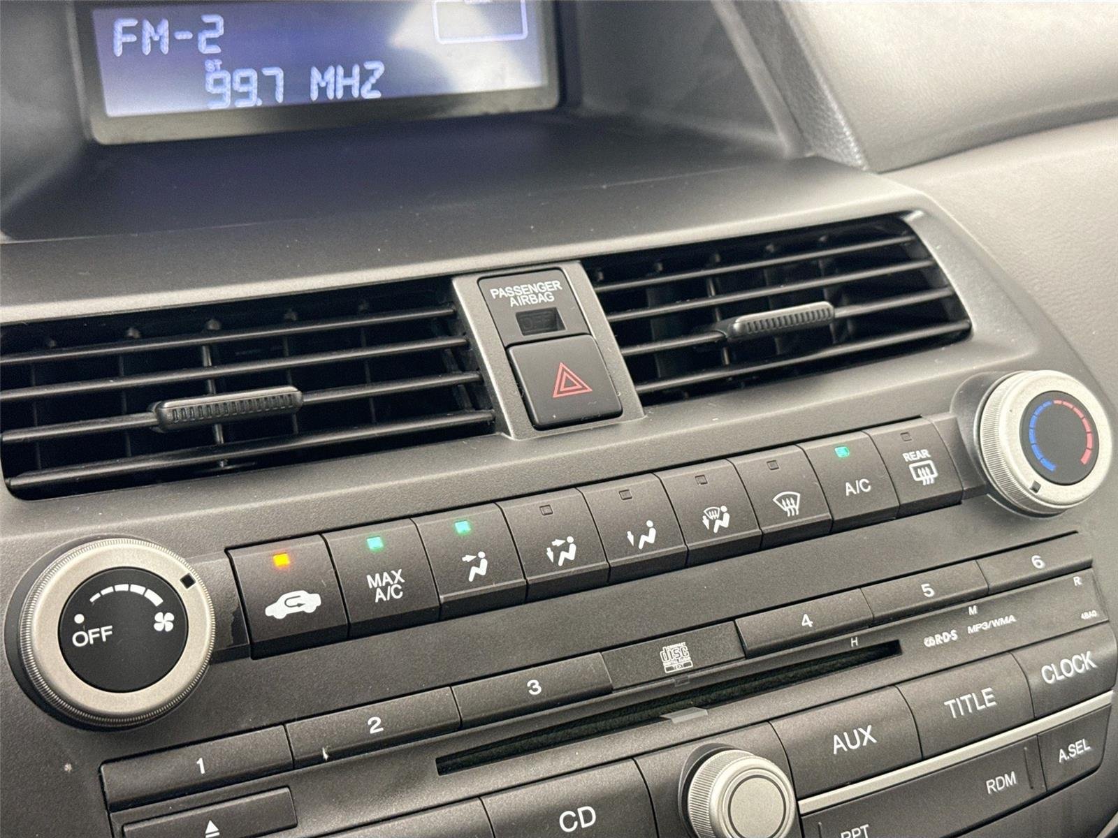 Used 2009 Alabaster Silver Metallic Honda LX image 21