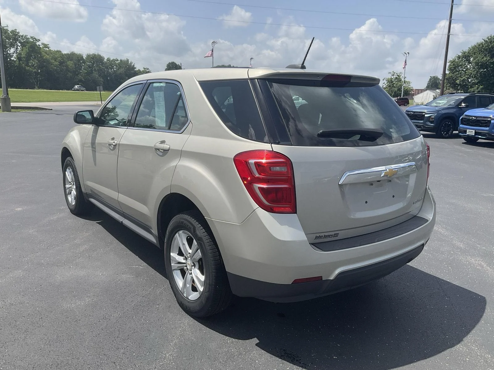Used 2016 Champagne Silver Metallic Chevrolet LS image 6