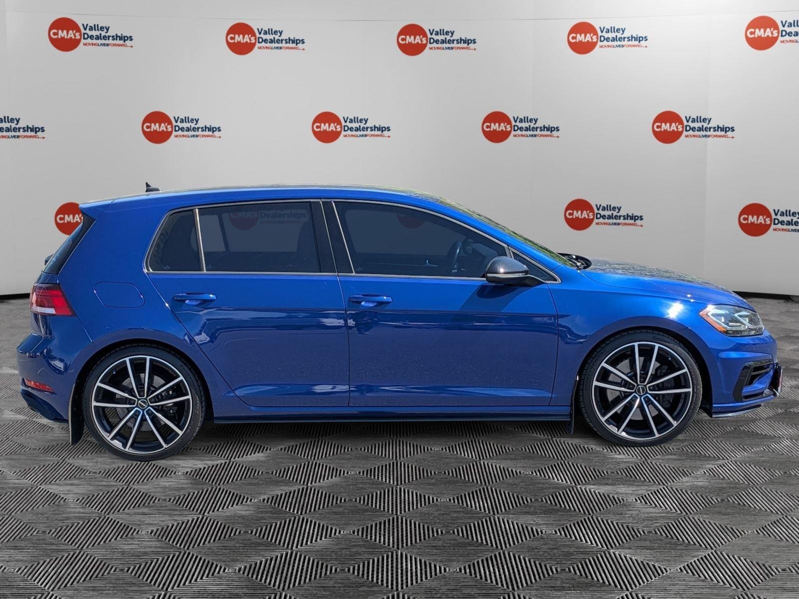 Used 2018 Lapiz Blue Metallic Volkswagen 4Motion image 4