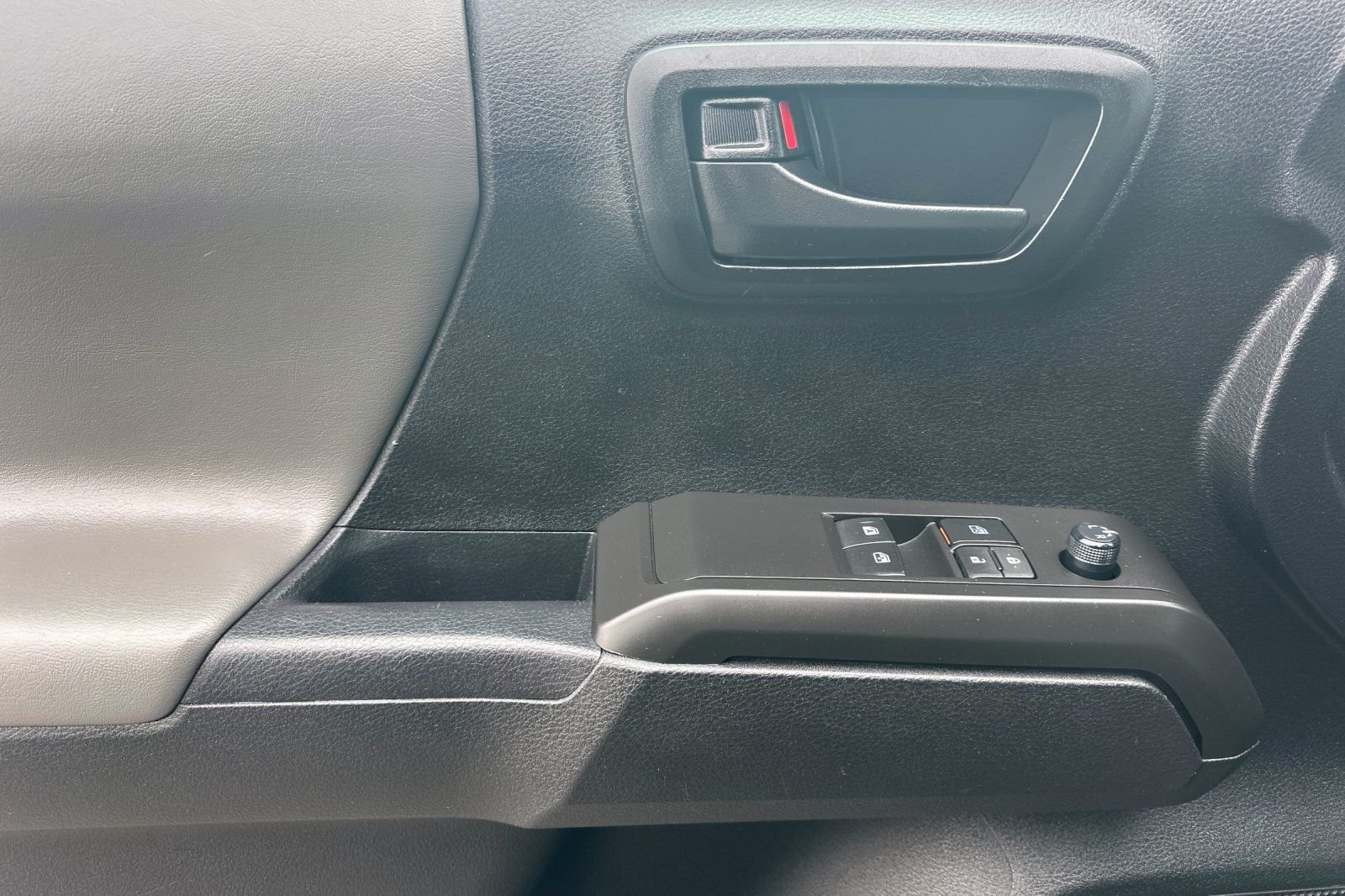 Used 2022 Blue Toyota SR5 image 11