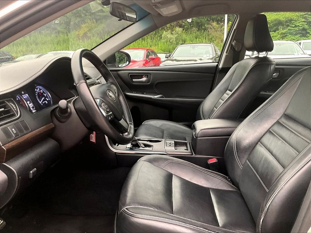 Used 2016 Silver Toyota XLE image 4