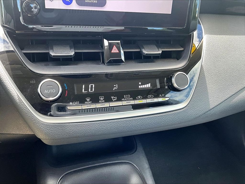 Used 2025 White Toyota LE image 26