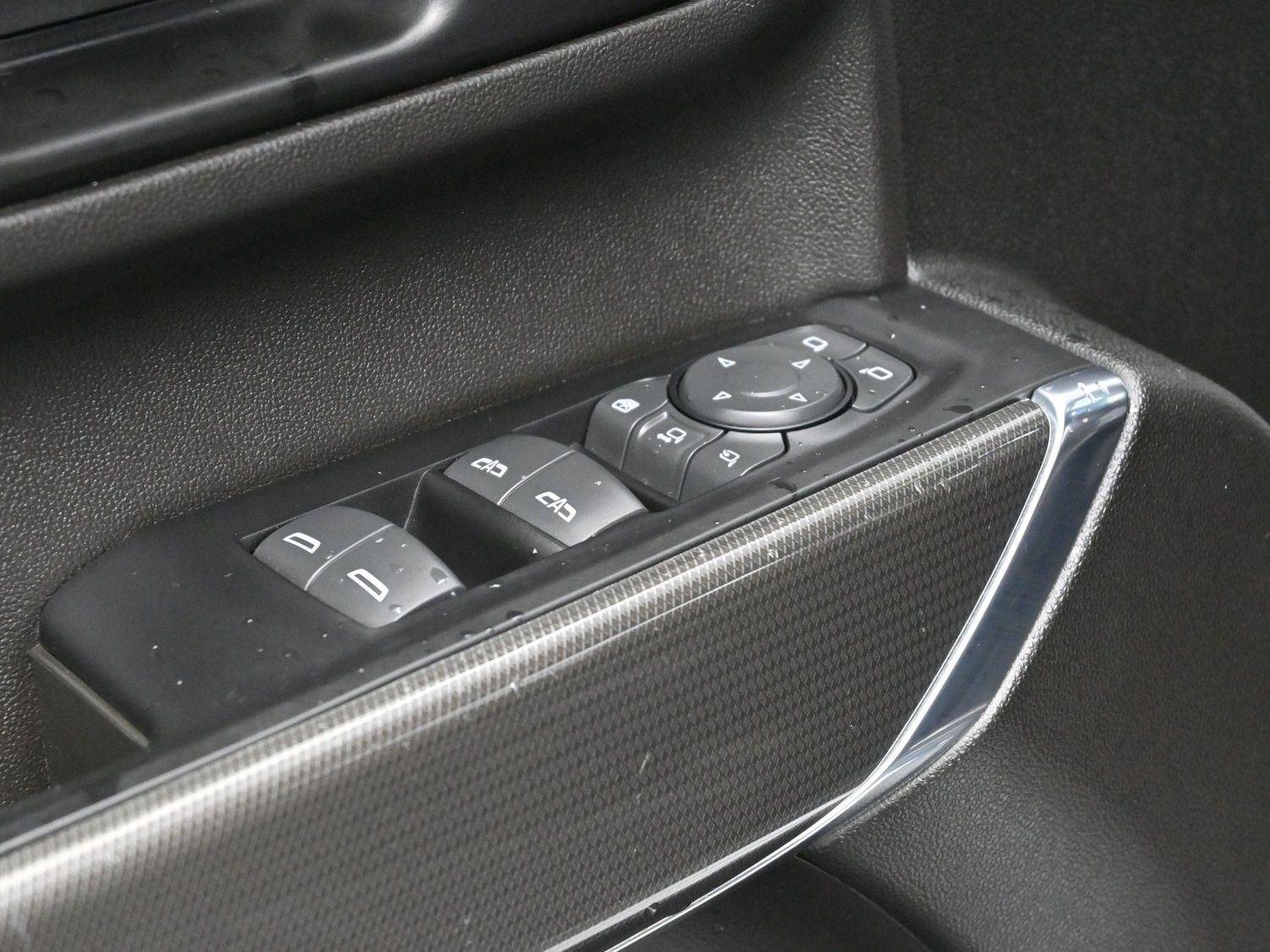 Used 2022 Summit White GMC AT4 image 12