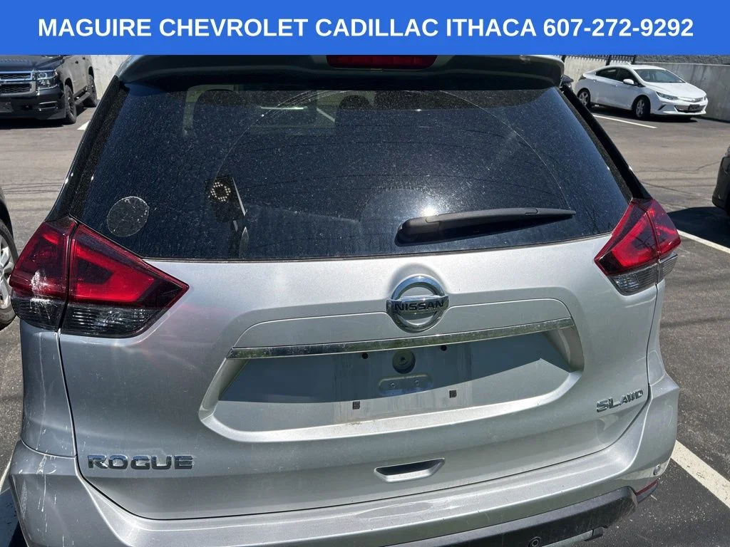 Used 2019 Silver Nissan SL image 4