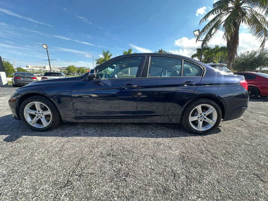 Used 2014  BMW xDrive image 8