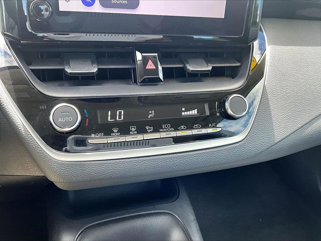Used 2025 White Toyota LE image 26