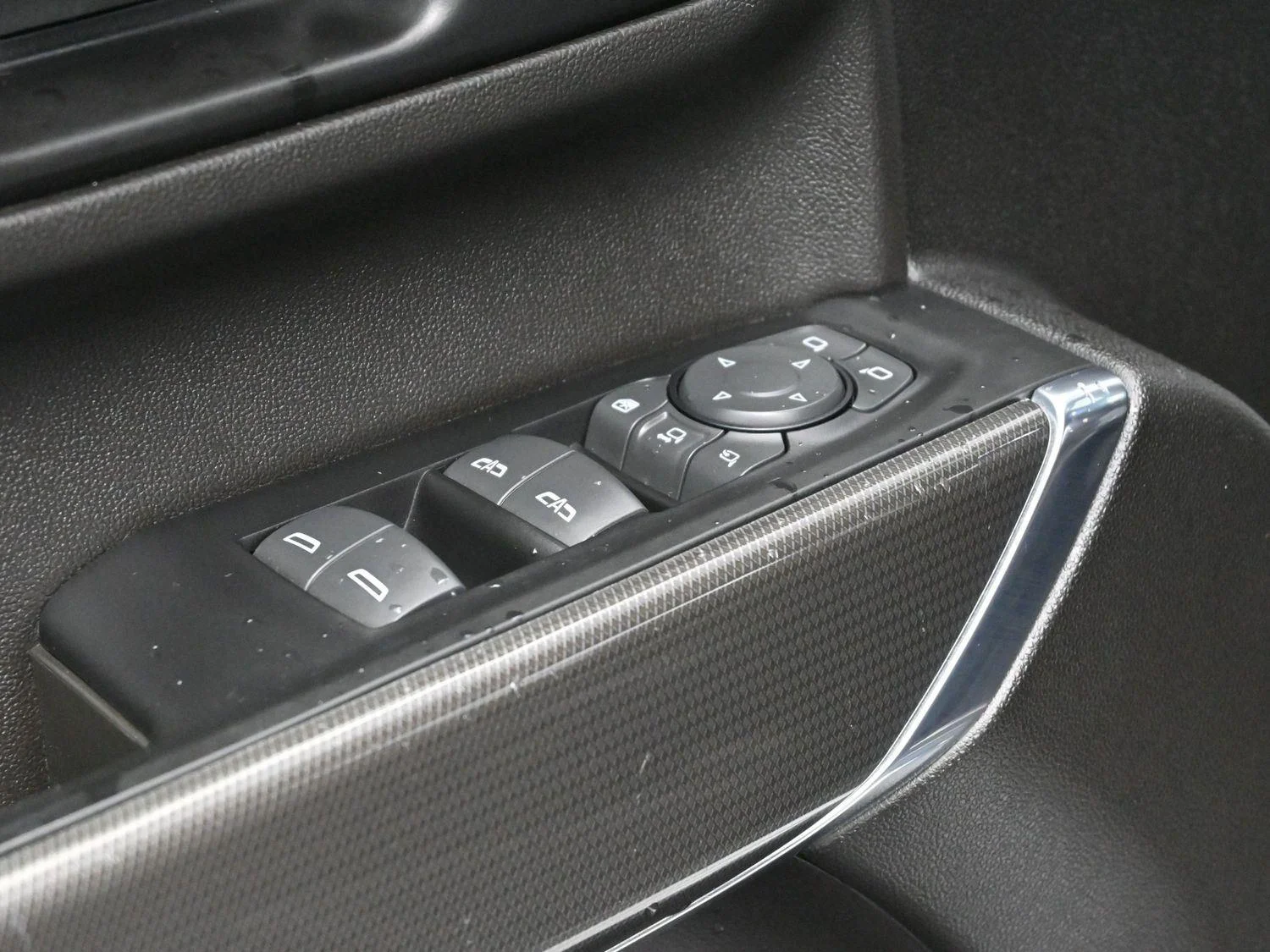 Used 2022 Summit White GMC AT4 image 12