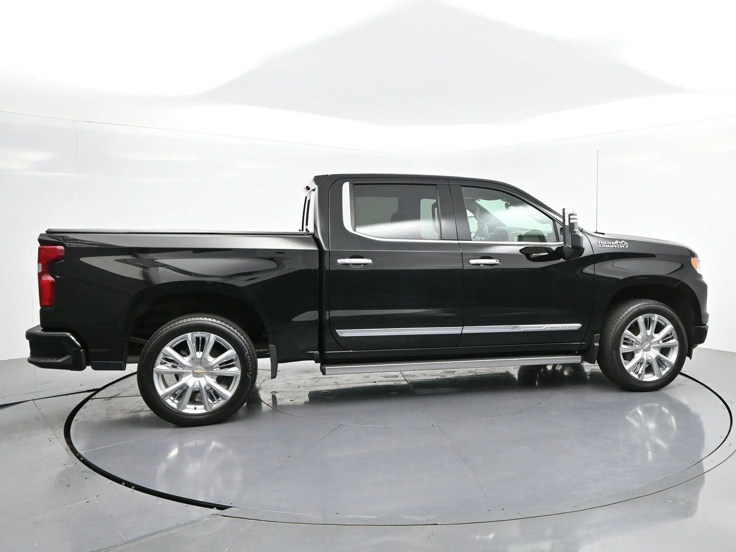 Used 2024 Black Chevrolet High Country image 8