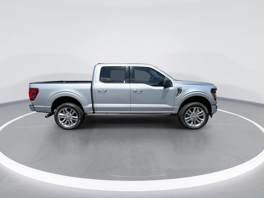 Used 2024 Silver Ford XLT image 9