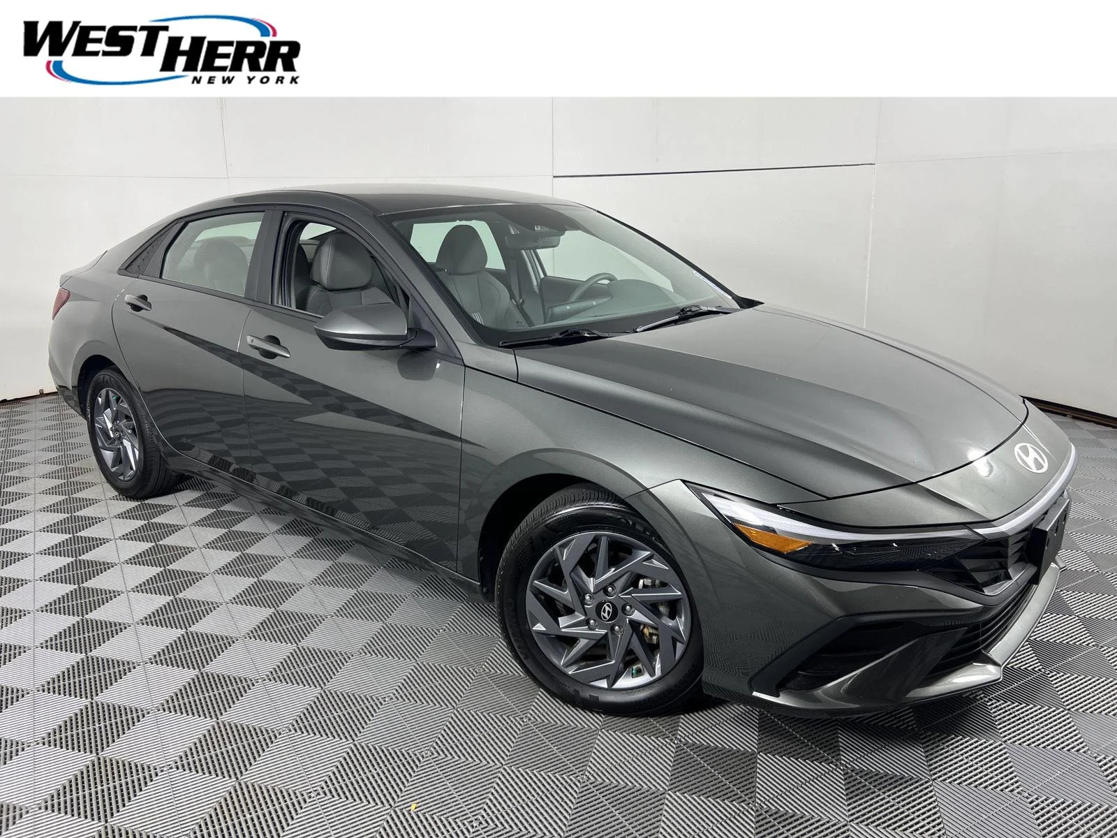 Used 2024 Amazon Gray Hyundai SEL image 1