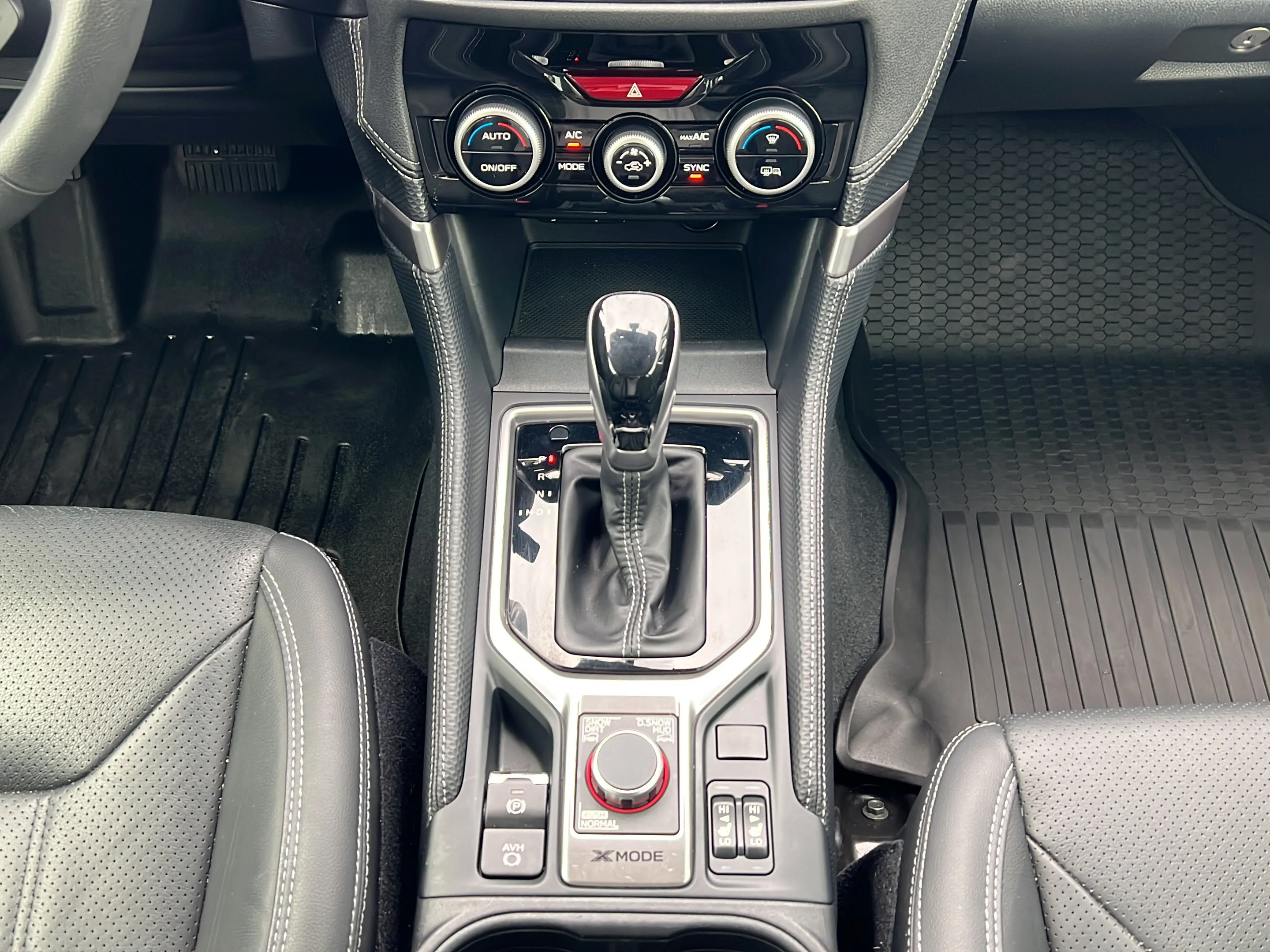 Used 2022 Crystal White Pearl Subaru Limited image 18