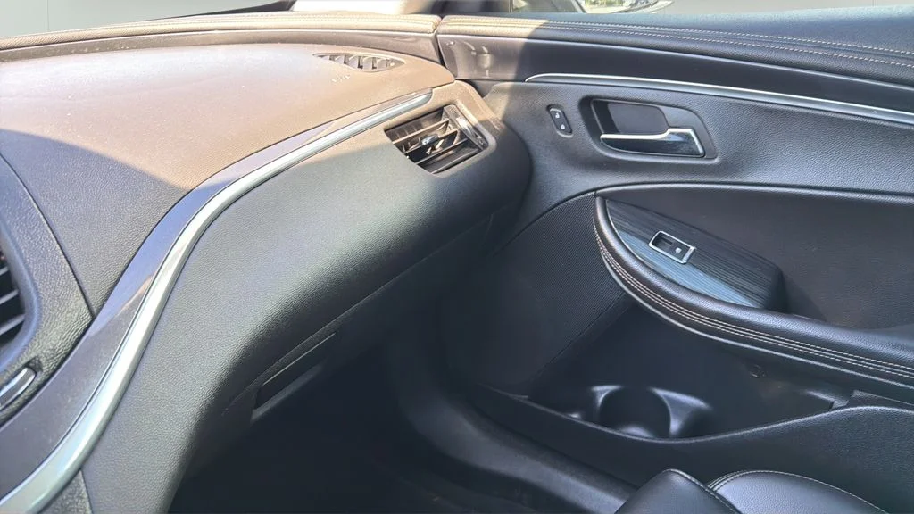 Used 2017 White Chevrolet LT image 28
