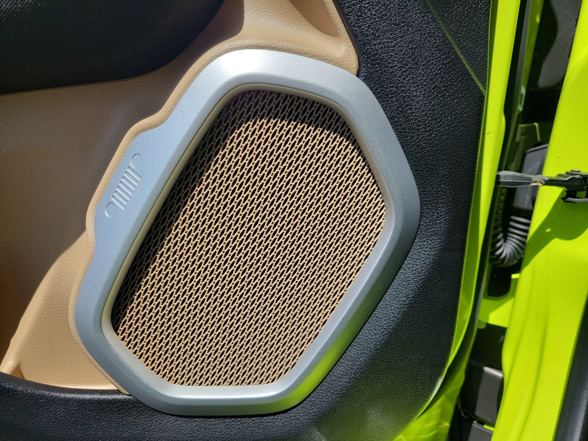 Used 2017 Hypergreen Clearcoat Jeep Sport image 19