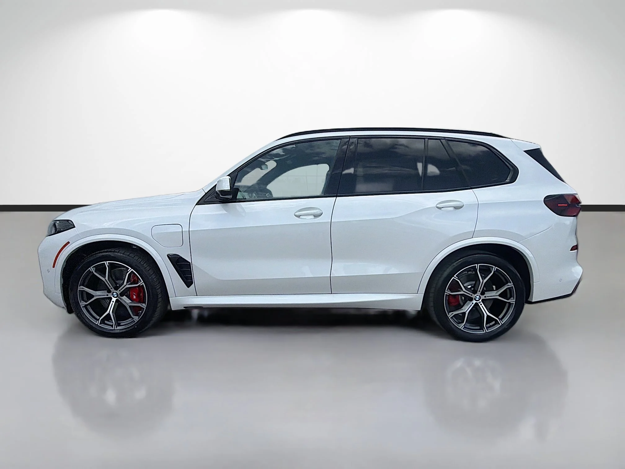 New 2026 Mineral White Metallic BMW xDrive50e image 6