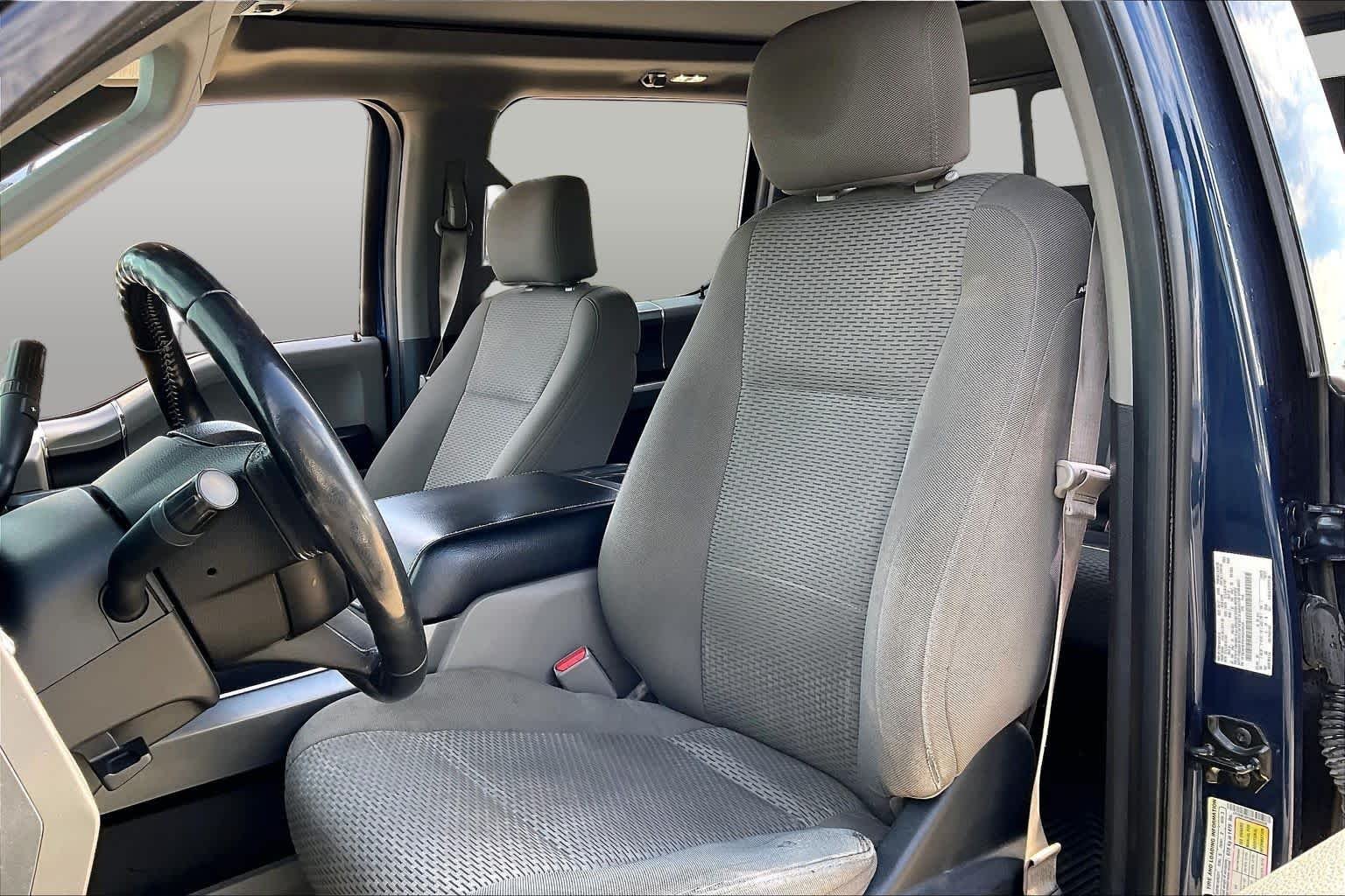 Used 2017 Blue Jeans Metallic Ford XLT image 8