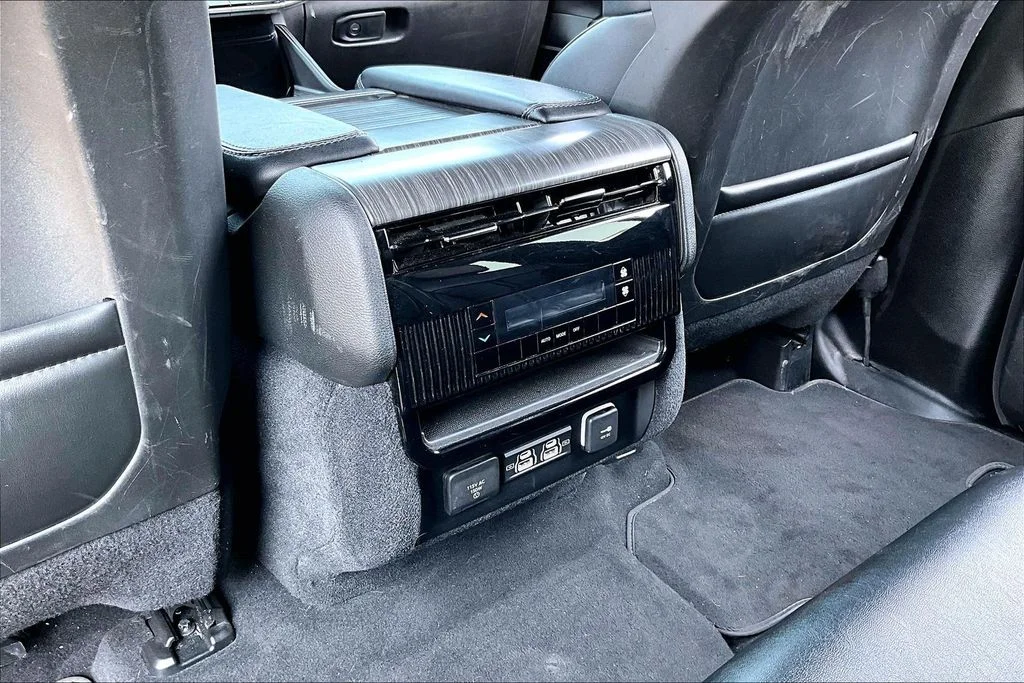 Used 2023 White Jeep Series II image 25
