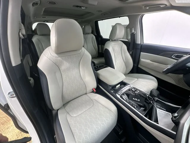 New 2026 Snow White Pearl Kia SX image 28