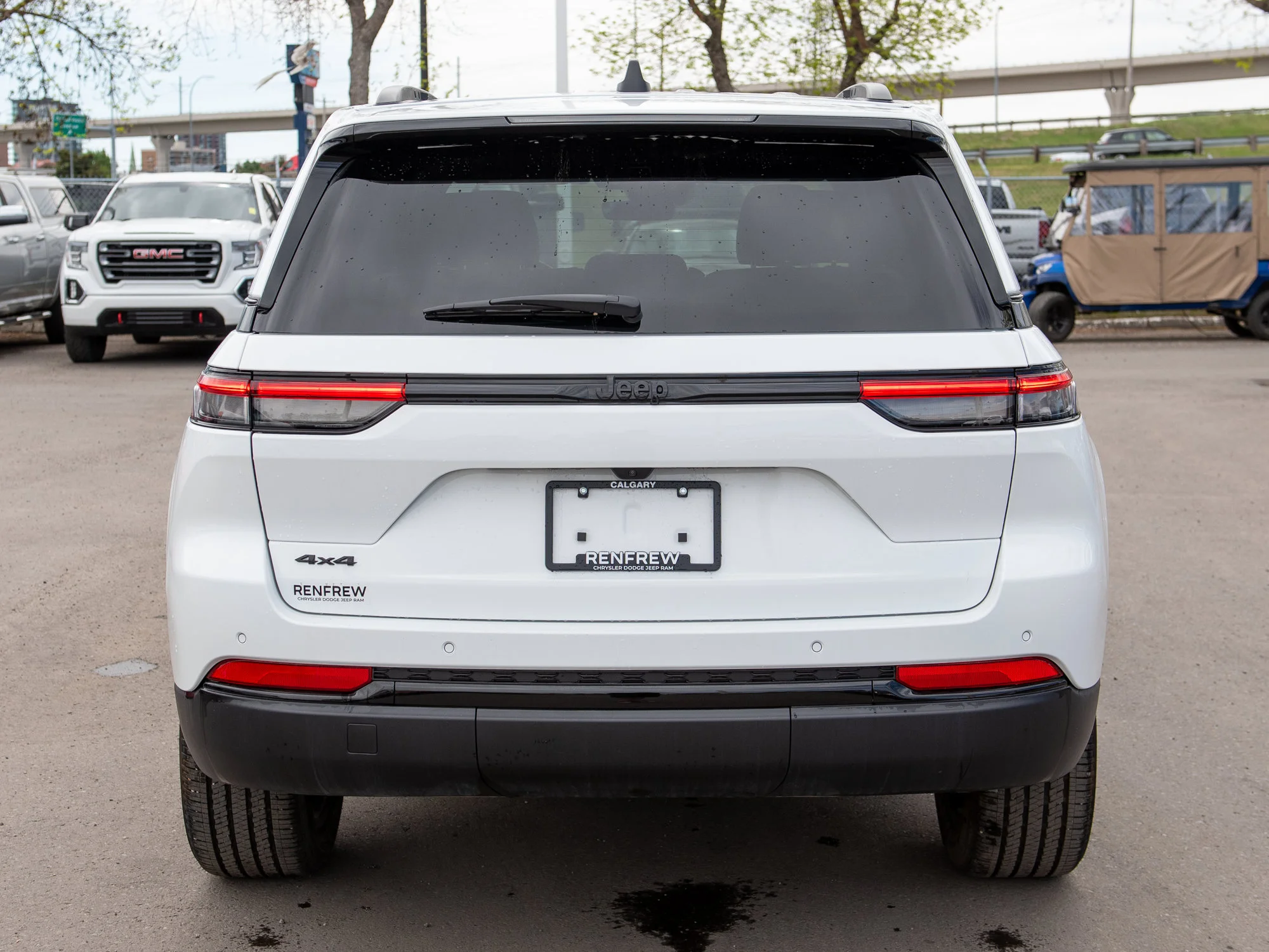Certified Used 2025 White Jeep Altitude * No Accidents | Trailer Tow Pack | V6 | Adaptive Cruise | Sunroof image 14