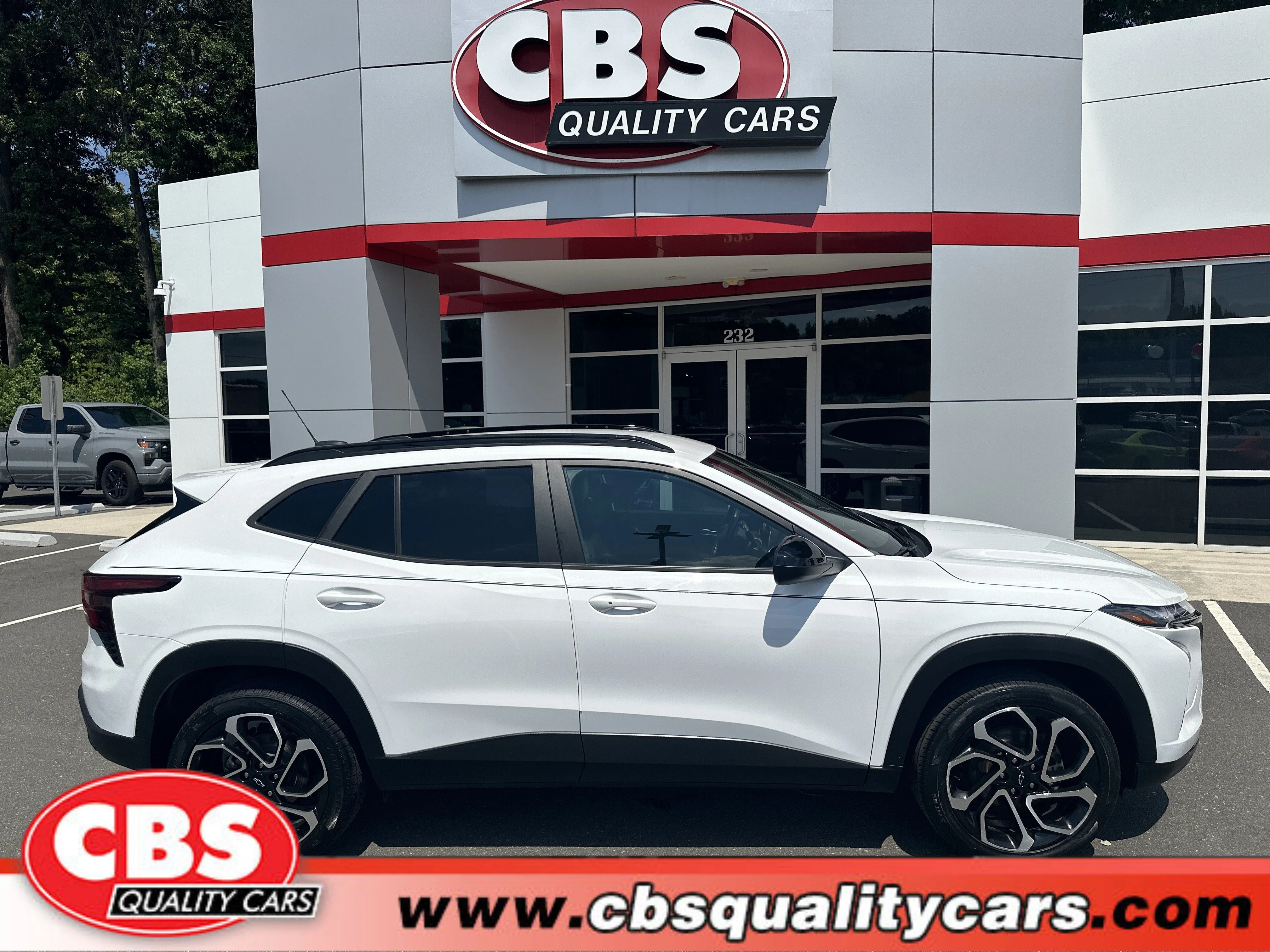 Used 2025 Summit White Chevrolet 2RS image 1