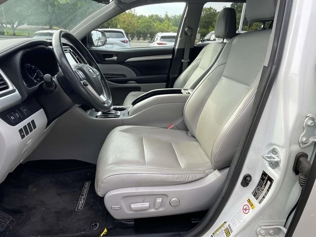 2017 Toyota Highlander XLE - Photo 18