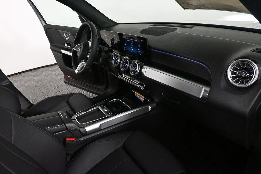 New 2026 Mountain Grey Metallic Mercedes-Benz GLB 250 image 25