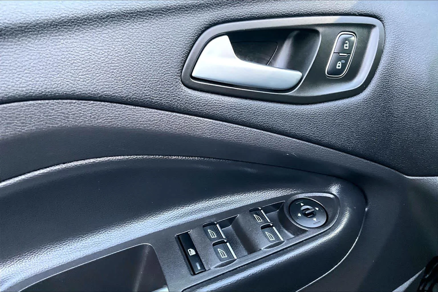 Used 2019 Agate Black Ford SE image 31