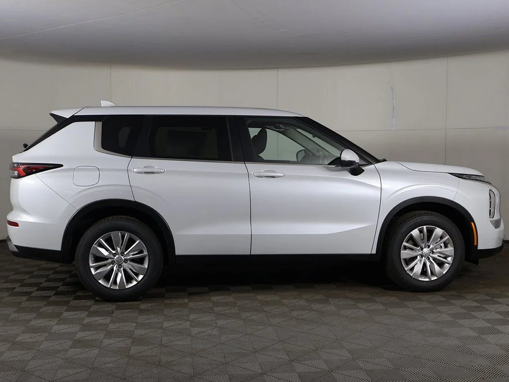 New 2026 White Mitsubishi ES image 19
